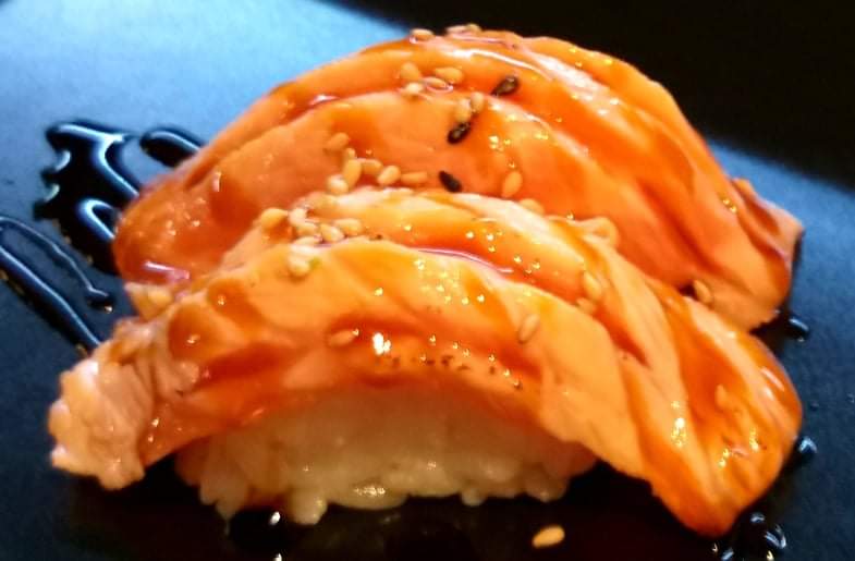 Flambierter Lachs Nigiri