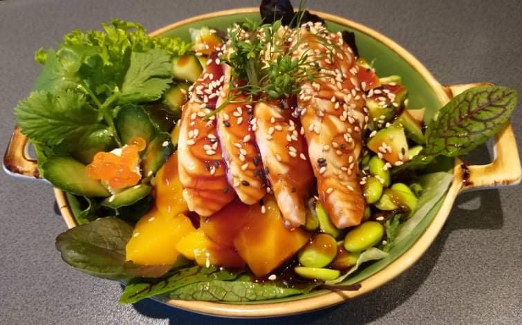 Flambierter Lachs Bowl