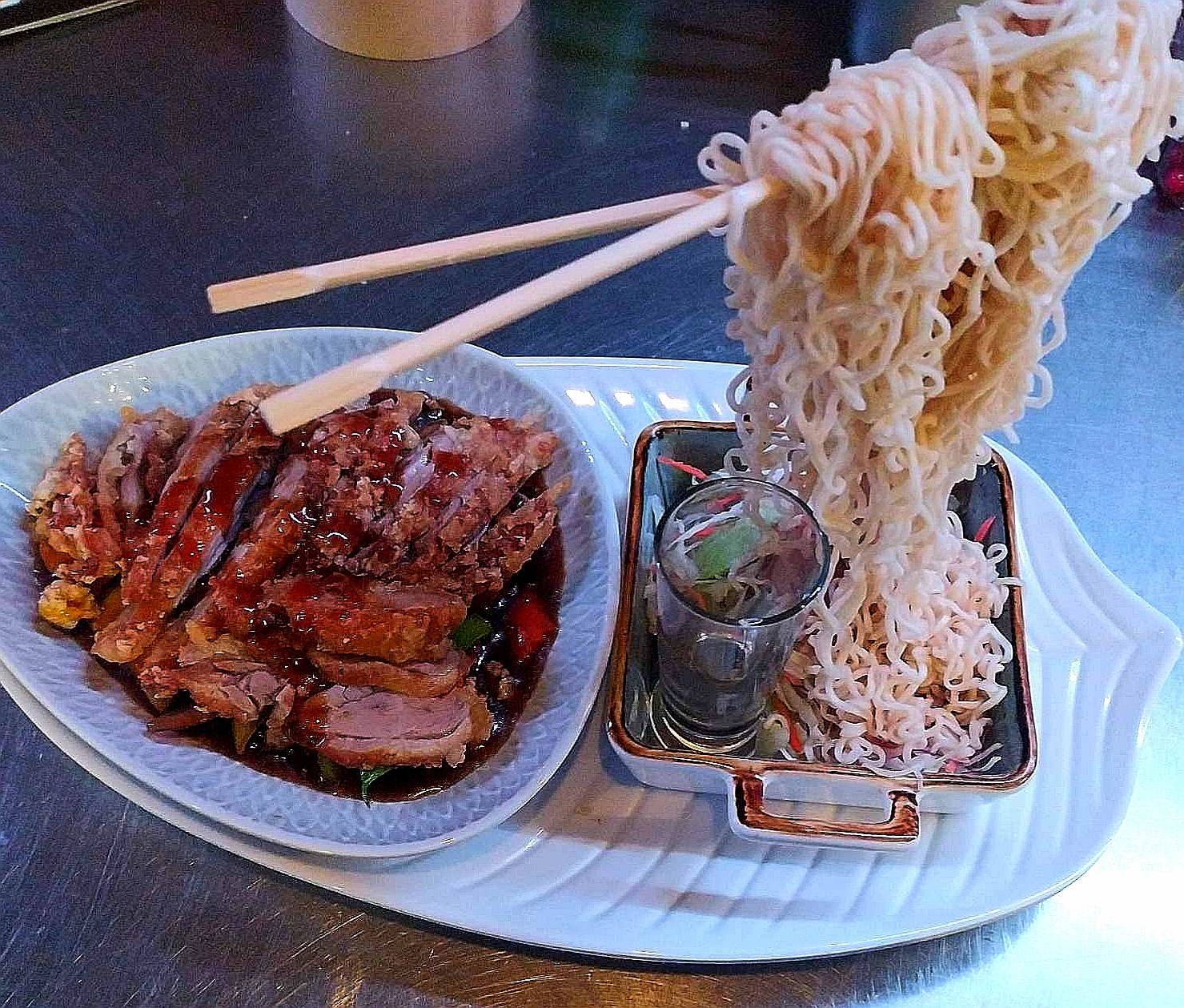 My Bay Curry / Curry Flying Noodles